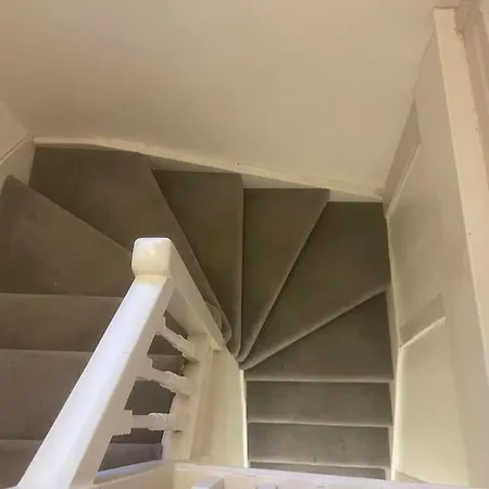 Spacious 2 Bedroom In The Heart Of Soho. *