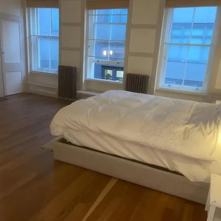 Spacious 2 Bedroom In The Heart Of Soho. * London