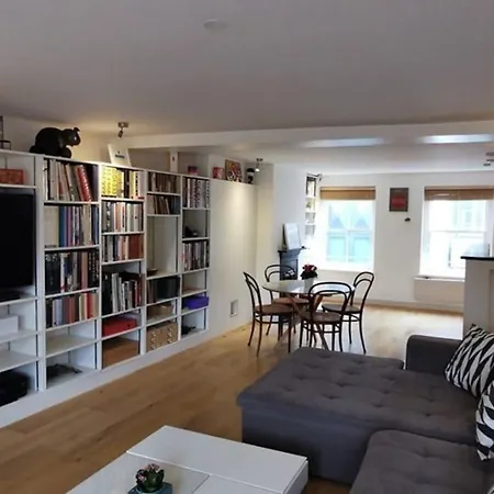 Spacious 2 Bedroom In The Heart Of Soho.