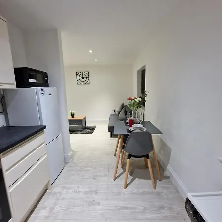 Apartment Zdnu 2 Bedroom Reeani Uxbridge