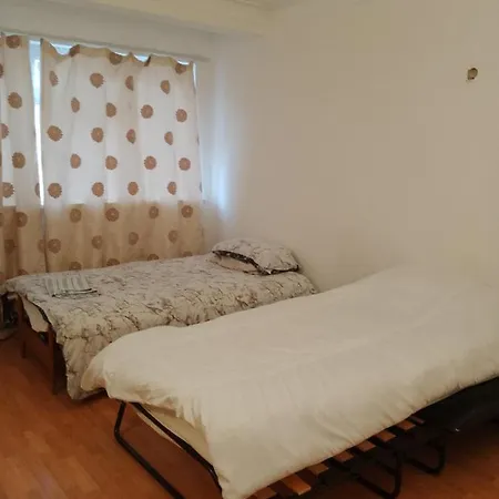 Private In 3 Bedroom Flat!!