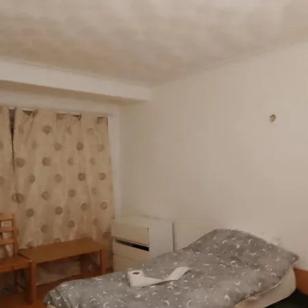 Private In 3 Bedroom Flat!! *