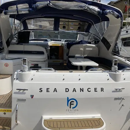 Entire Boat At St Katherine Docks 2 Available Select Using Options 보트호텔 *