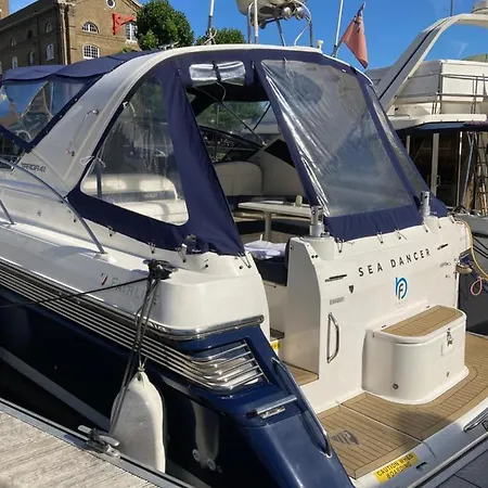 보트호텔 Entire Boat At St Katherine Docks 2 Available Select Using Options 런던