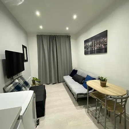424 Edgwar Road Apartment London