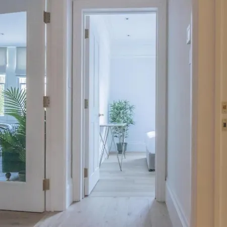 Royal Kensington In Cromwell Road * London
