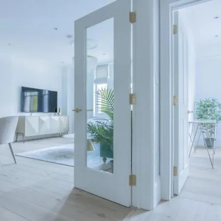 Royal Kensington In Cromwell Road * London