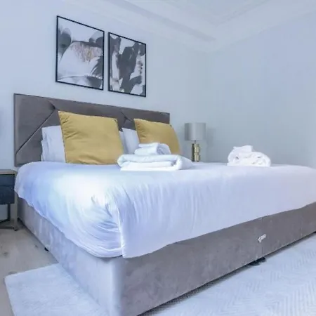 Royal Kensington In Cromwell Road *