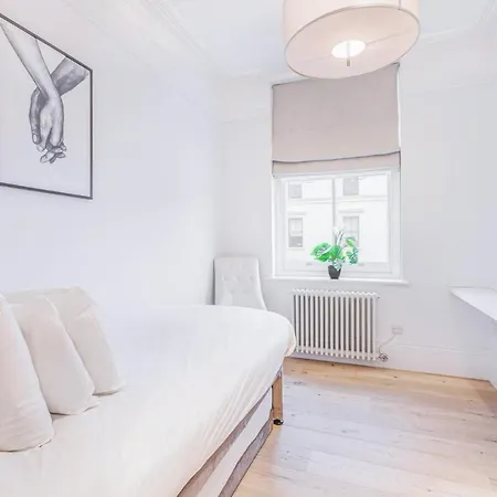 Royal Kensington In Cromwell Road * London