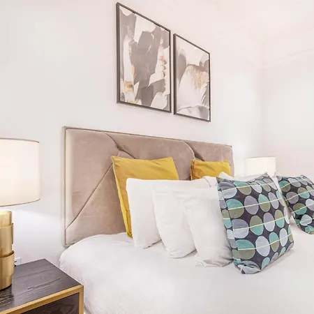 Royal Kensington In Cromwell Road * London
