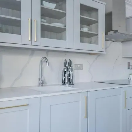 Royal Kensington - Premium 2 Bed *
