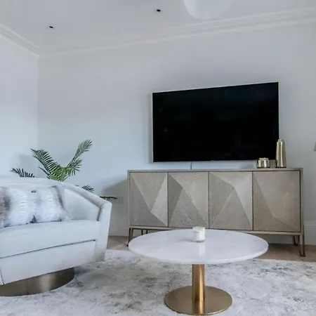 Royal Kensington In Cromwell Road *