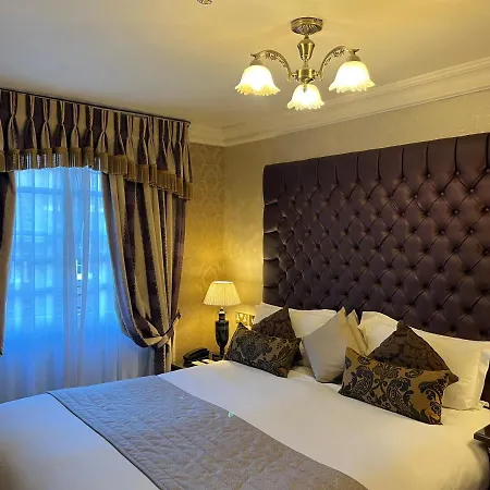 The Leonard Hotel