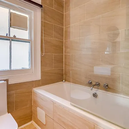 Lovely Place, Perfect For Family And Business Travellers Ideally Located Between The Commons Londra