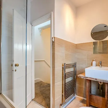 Apartment Lovely Place, Perfect For Family And Business Travellers Ideally Located Between The Commons