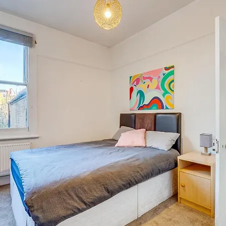 Apartment Lovely Place, Perfect For Family And Business Travellers Ideally Located Between The Commons *