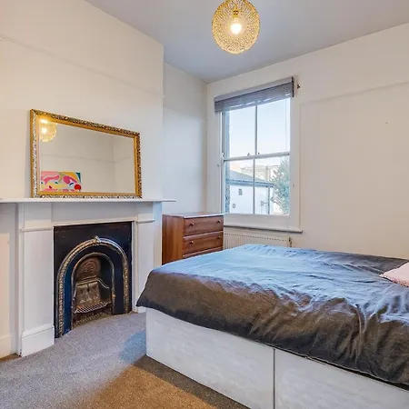 Lovely Place, Perfect For Family And Business Travellers Ideally Located Between The Commons * Londra