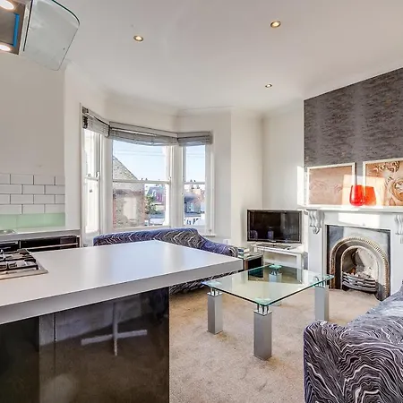 Lovely Place, Perfect For Family And Business Travellers Ideally Located Between The Commons Apartment London