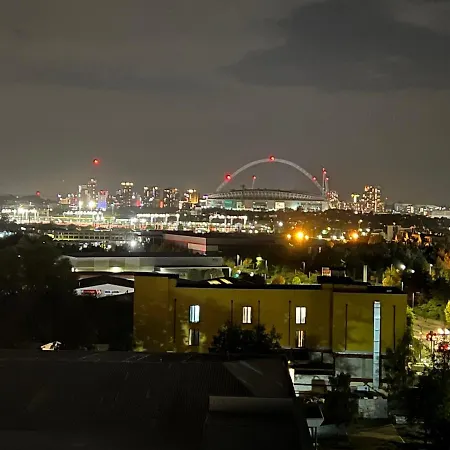 Apartment Mj Service - With Skyline View Close To Tube Station - London