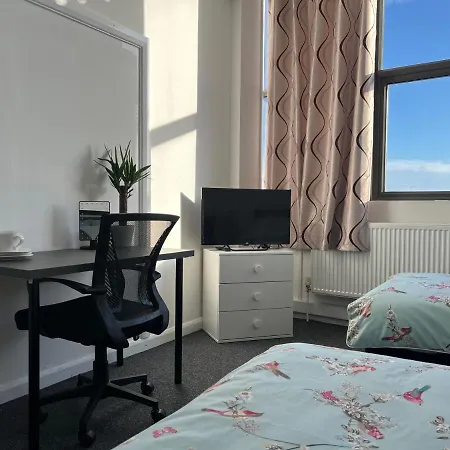 Apartment Mj Service - With Skyline View Close To Tube Station -