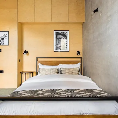 The Victoria Park Sanctuary - Stunning 2bdr Flat