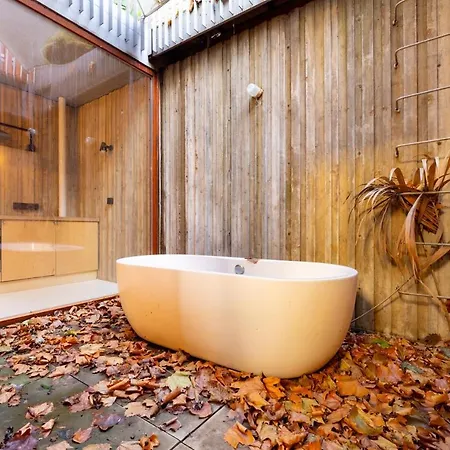 The Victoria Park Sanctuary - Stunning 2bdr Flat Apartment London