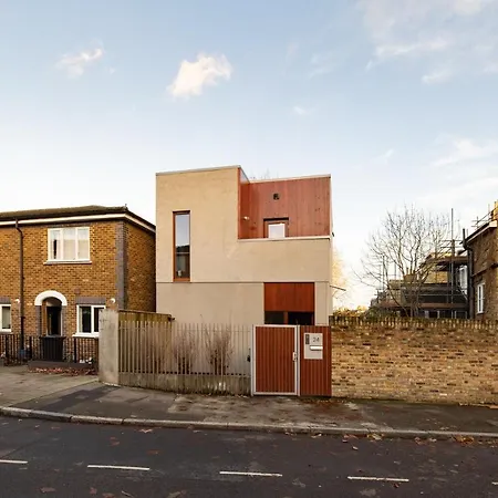 The Victoria Park Sanctuary - Stunning 2bdr Flat London