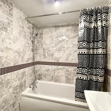 Spacious Cozy Toothing House * Merton (Greater London)