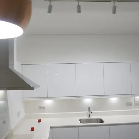 3 Bed 2 Bath Apartment *