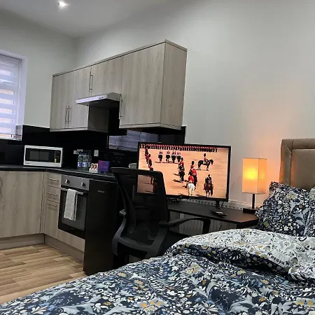 Appartement La Vie - Entire - Next To District Elizabeth Line Tube Station - Near London & Wembley *