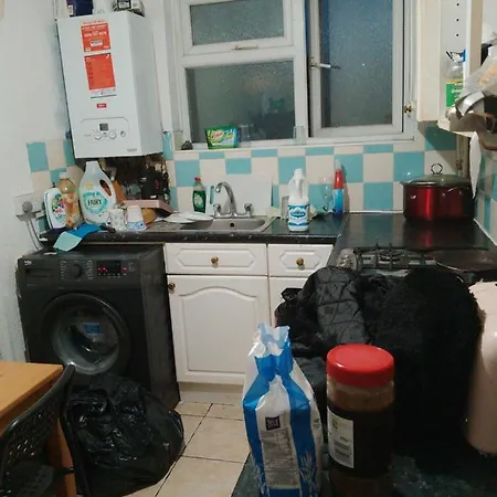 Private In 3 Bedroom Flat!! *