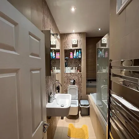 Luxury Specious In Central Guest house *
