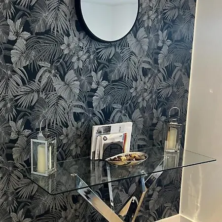 Beautiful In Wembley Apartment
