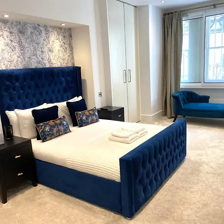 Modern Luxurious 3 Bed Flat With Private Garden & Bbq Apartment