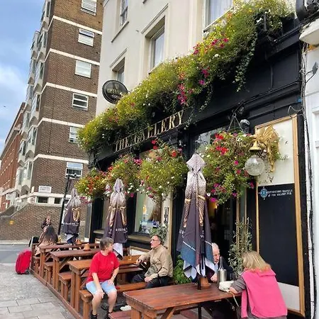 Amazing Near Tube Station Apartment *