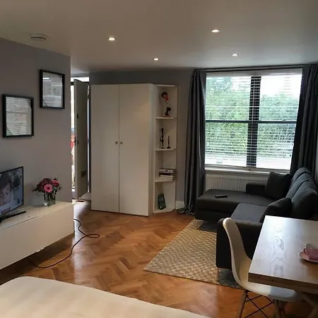 Amazing Near Tube Station Apartment