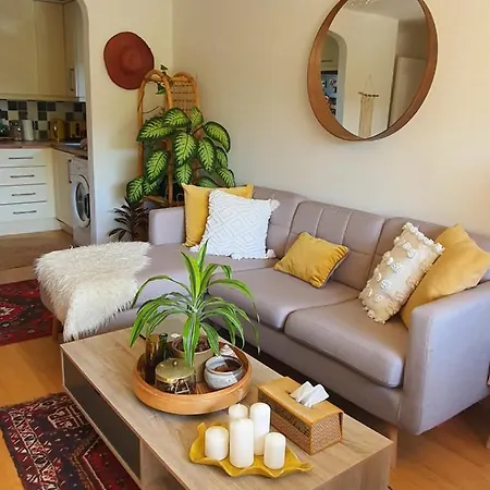 Apartment Parkview Court *