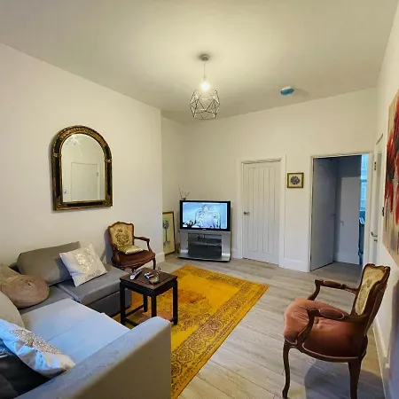 91 Golborne Road W10 5nl