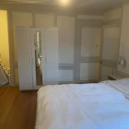 Spacious 2 Bedroom In The Heart Of Soho.