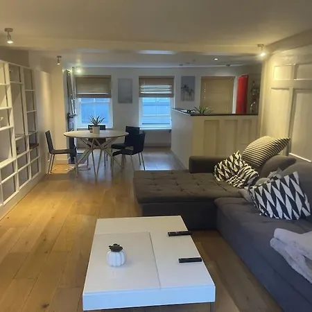 Apartment Spacious 2 Bedroom In The Heart Of Soho. London