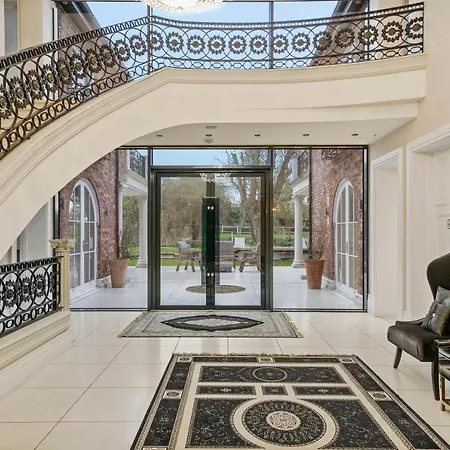 Stunning Mansion 7 Bedrooms Indoor Pool And Cinema *