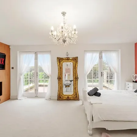 Stunning Mansion 7 Bedrooms Indoor Pool And Cinema Villa *