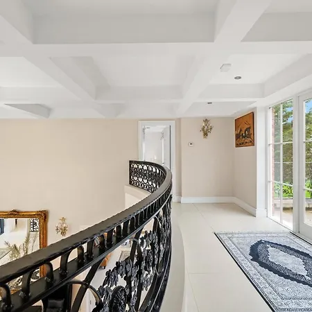 Stunning Mansion 7 Bedrooms Indoor Pool And Cinema Villa Romford
