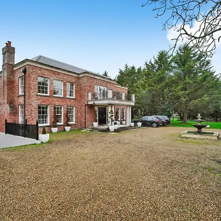 Stunning Mansion 7 Bedrooms Indoor Pool And Cinema * Romford