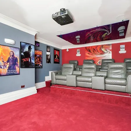 Stunning Mansion 7 Bedrooms Indoor Pool And Cinema * Romford