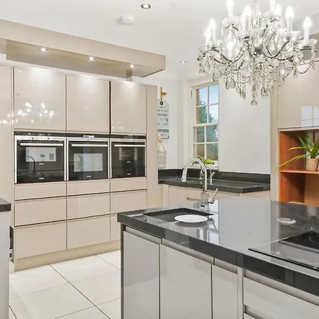 Villa Stunning Mansion 7 Bedrooms Indoor Pool And Cinema Romford