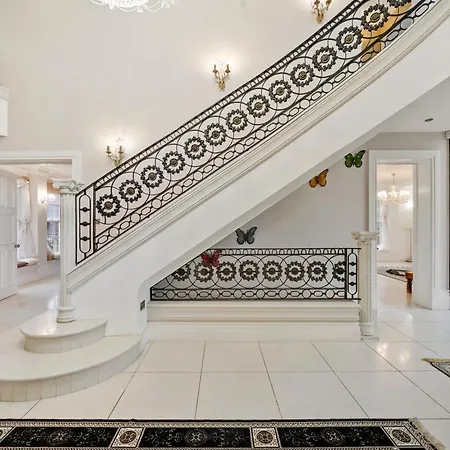 Stunning Mansion 7 Bedrooms Indoor Pool And Cinema Villa Romford