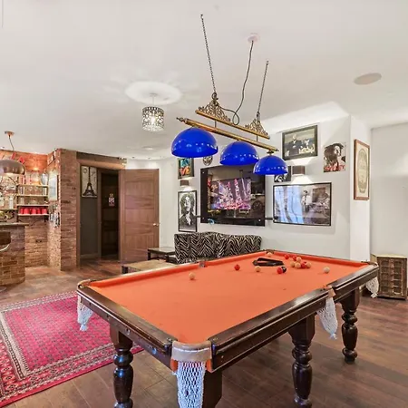 Stunning Mansion 7 Bedrooms Indoor Pool And Cinema * Romford