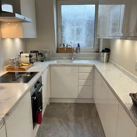 Richmond-on-thames, London, Luxery Apparment With Balcony * Richmond (Greater London)