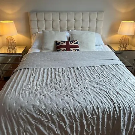 Apartment Richmond-on-thames, London, Luxery Apparment With Balcony *